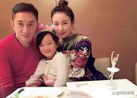 吴启华辟谣后仅仅三天,他与石洋子离婚的消息震惊了众人,事情并未如