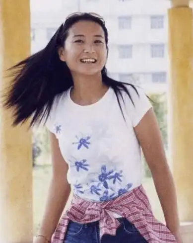 贾玲童年照片曝光,杨迪表示认不出,曝变胖原因很多人都中过招_小时候