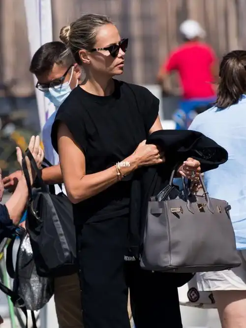 2021 natasha poly_街拍_欧美明星_超模_欧美明星街拍_娱乐_明星娱乐