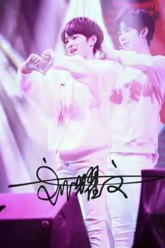 刘耀文签名照二传标明堆糖江一甜