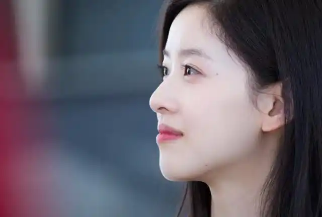 大概也是因为大家都觉得奶茶妹妹是真的嫁给了爱情吧,"婚姻中女人只有