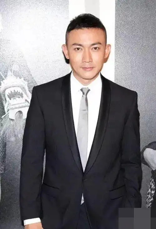 职场男性穿西装剃哪些短发帅气 给你成熟稳重风范短头发打造