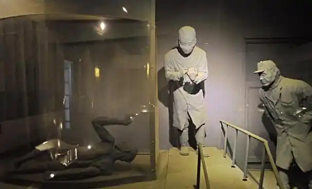 车尾烟火_一人战四郎视频