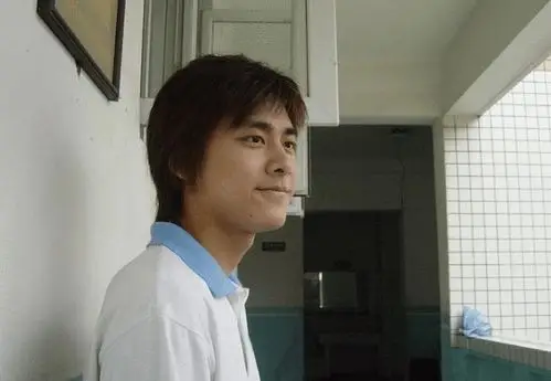 李易峰高中照片被曝光看清照片后难怪被称为现象级校草