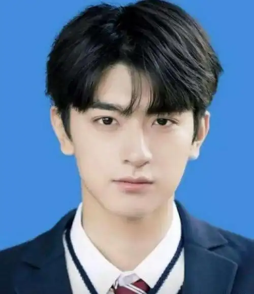 林一蓝底证件照曝光真实颜值一目了然网友大家不要被骗了