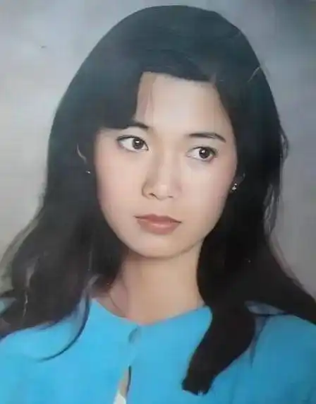 李芸:著名老演员的女儿,如今无戏可演_观众_歌剧_小时候