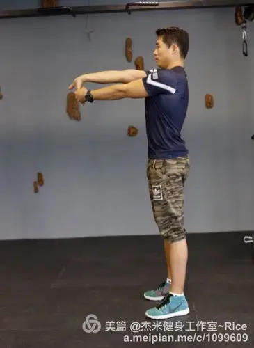 肱二头肌(大臂内侧)拉伸!