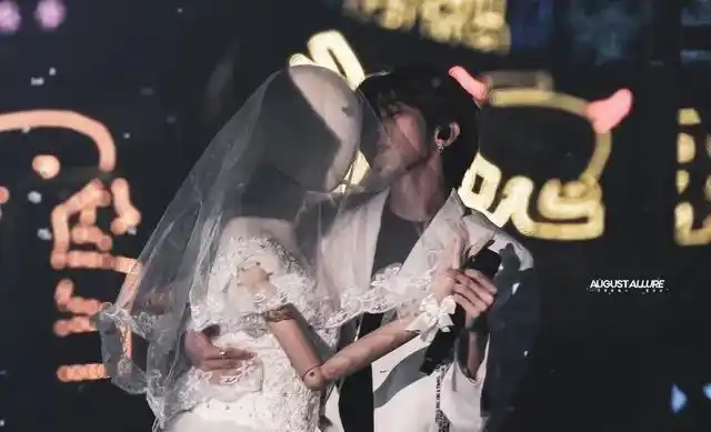 蔡徐坤的结婚照火到日本了被称赞太绝了太美了