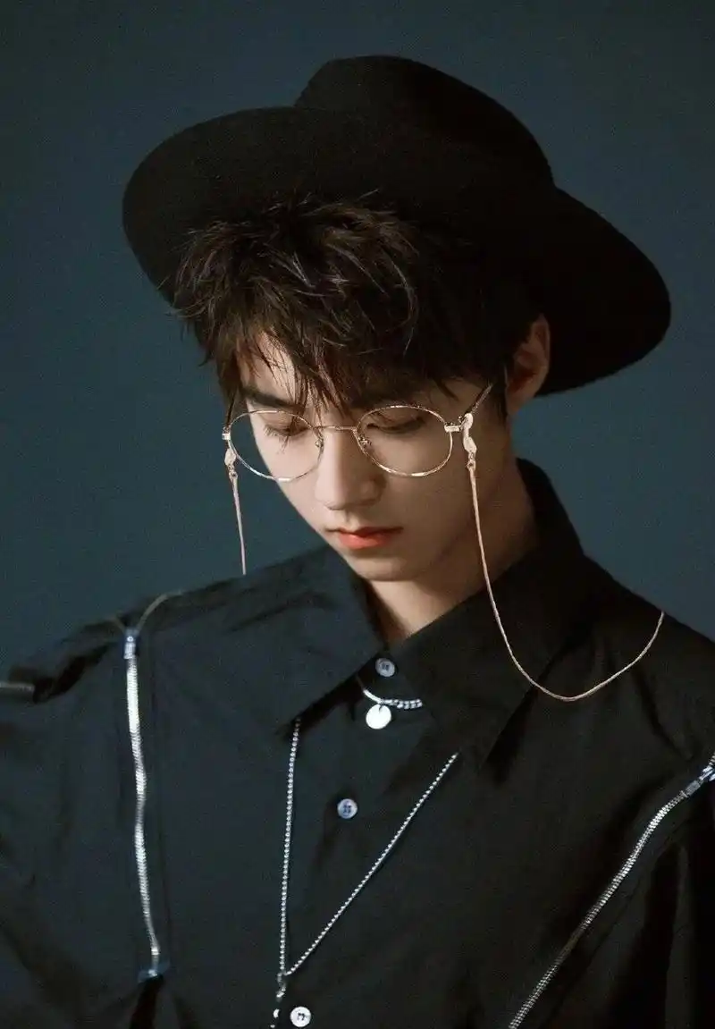 王俊凯壁纸小凯眼镜杀合集来了戴眼镜的凯boss真的太绝了