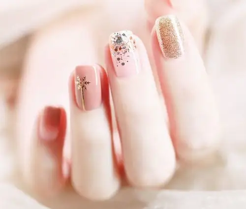 2021新款撞色显白亮片美甲图