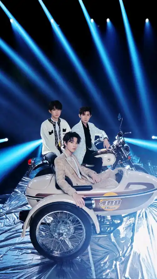 tfboys十周年演唱会现场播放粉丝小作文,煽情项目加一