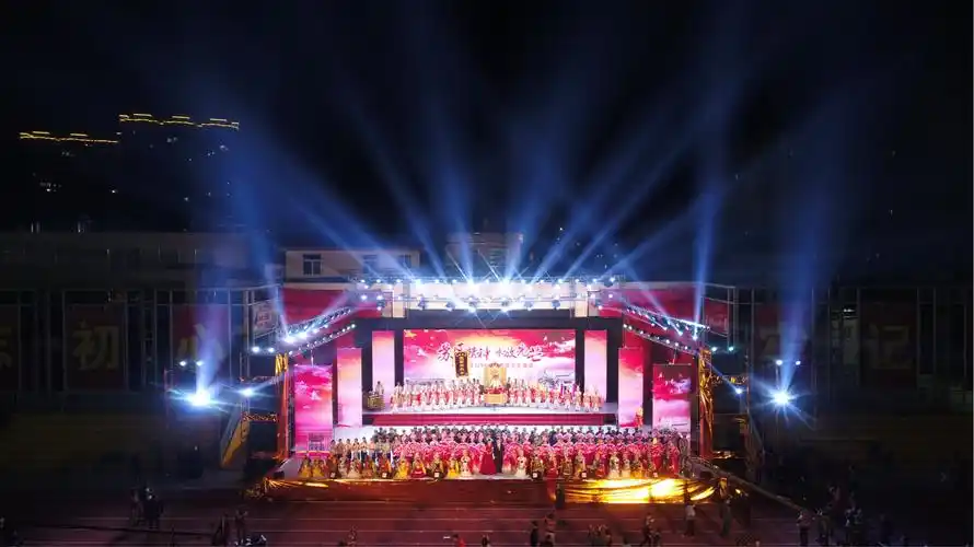 饶平县隆重举行《苏区精神永放光芒》茂芝会议90周年专题文艺晚会舞台
