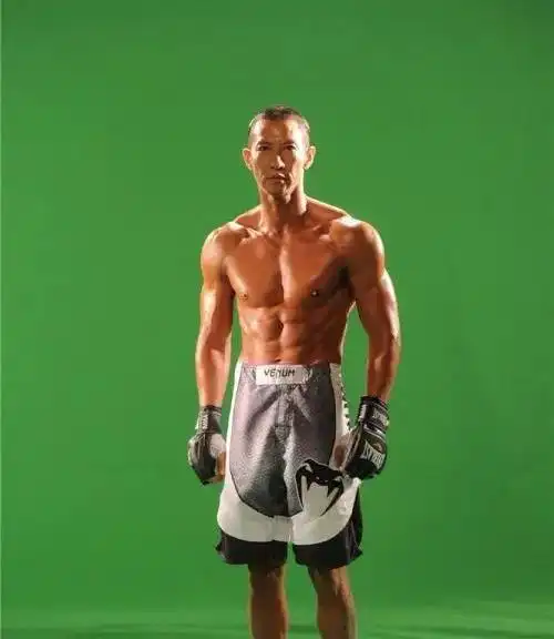 为拍电影,张家辉把自己的身材练到巅峰:体脂7%,肌肉又大又干