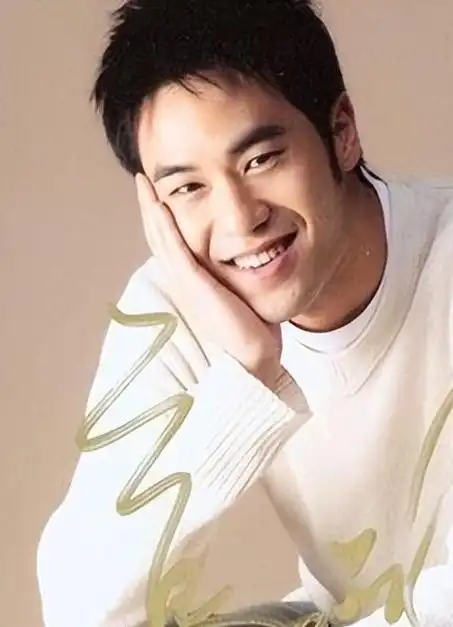 娶了"摇滚女神"谭维维,生下一儿一女,陈亦飞的生活如今怎么样