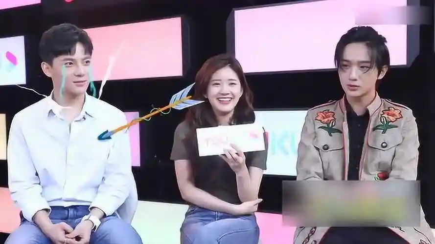 李宏毅和吴俊余同时掉水中赵露思先救谁?李宏毅送鞋垫给赵露思