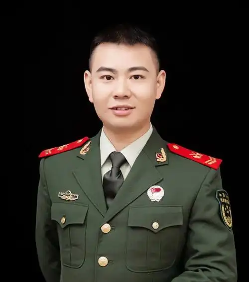 飒爽英姿来看看他们身着军装的帅气模样