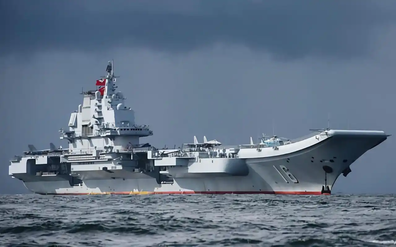 太牛逼系列之辽宁号航母实拍原来航母有这么大震撼