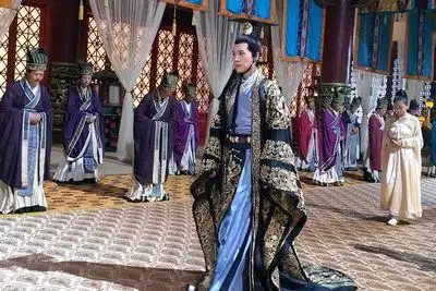 《花千骨》曝剧照 徐海乔造型多变显王者风范