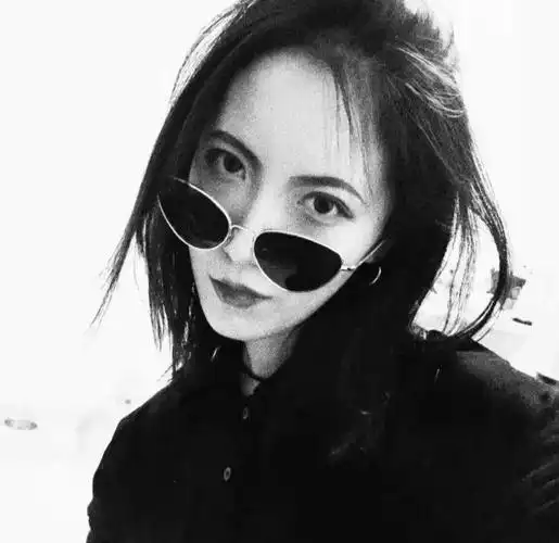 痞痞风女生头像