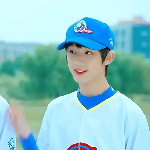 可以安利一些丁程鑫小时候的照片吗探出好奇的小脑袋