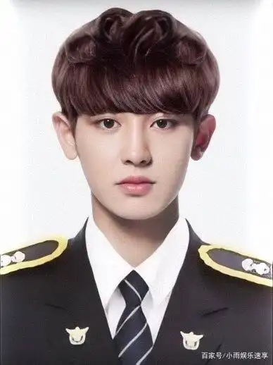 朴灿烈制服boy,帅气满分!