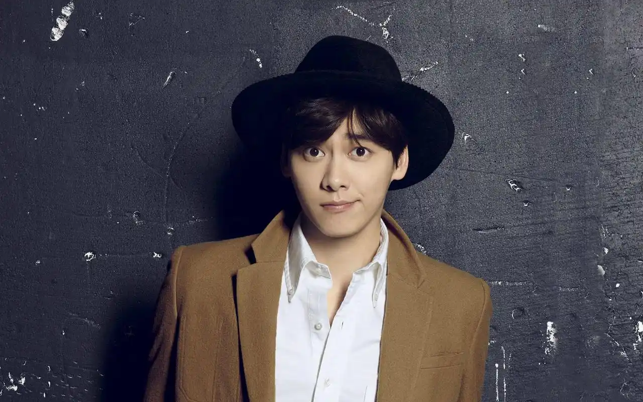 李易峰高清帅气写真图片桌面壁纸