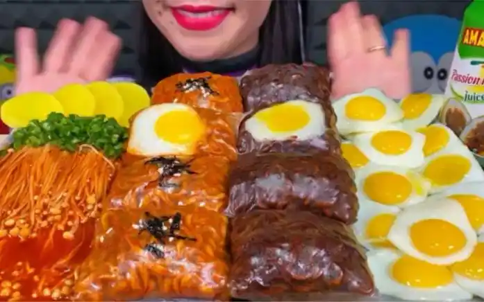 【setlla】春卷皮火鸡面一炸酱面—辣酱金针菇—煎蛋