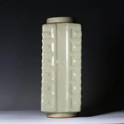 宋代官窑青瓷琮式瓶