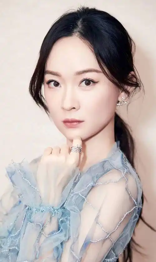 霍思燕三亚泳装秀:白皙肌肤诠释"人间极品",胖而不腻照样美翻_形象