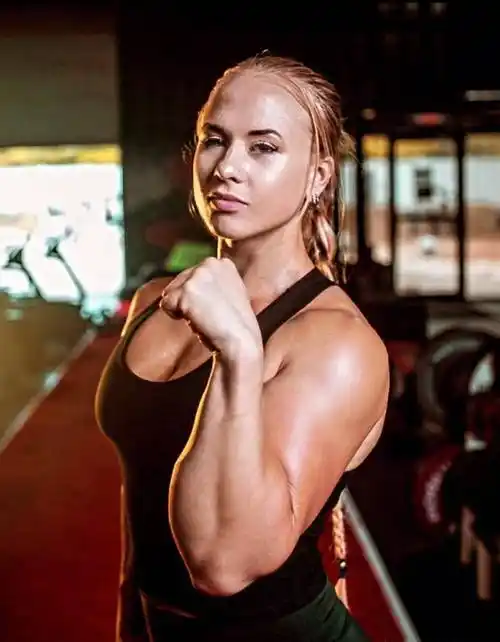 瑞典麒麟臂肌肉女sarah backman_手臂_房地产