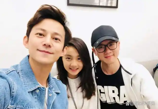 黄磊的女儿黄多多在8岁时就能用英语写书,13岁就获得了国际奖项