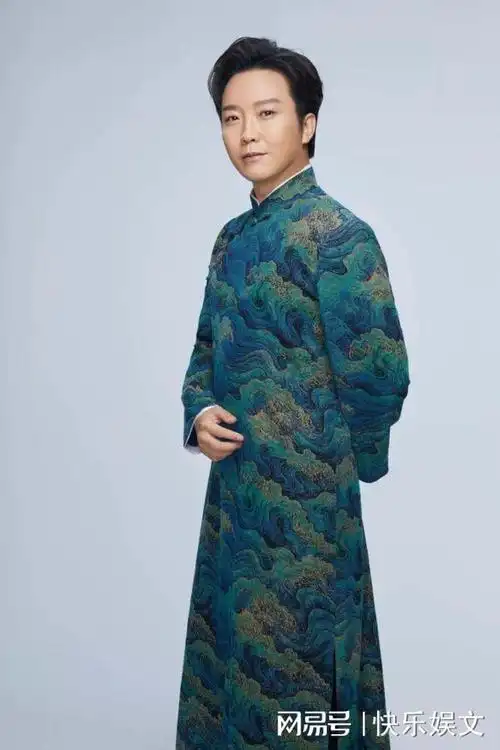 44岁李玉刚参加婚礼当场泪崩!