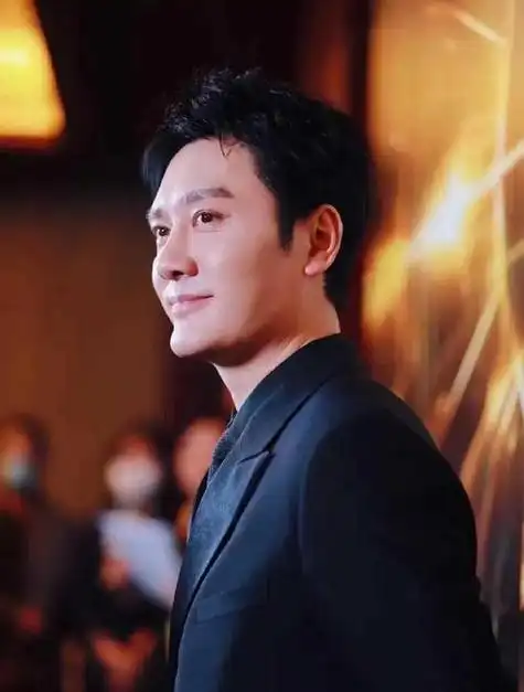 冯绍峰:演艺之外的才华横溢娱乐圈的一颗耀眼明星,冯绍峰以他精湛的