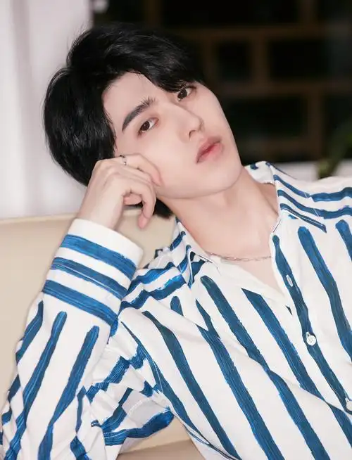 蔡徐坤温暖夏日写真,高清图片,壁纸-桌面城市