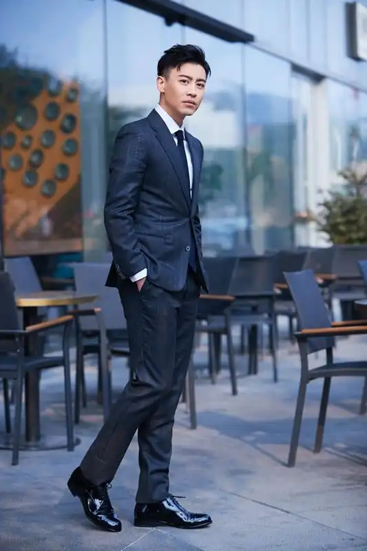 刘凯初冬绅士魅力写真图片_明星_美桌图片库