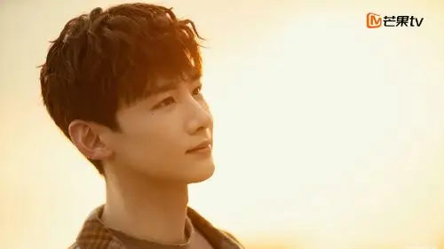 八零九零明晚开播白敬亭吴倩倪大红共住百岁幼儿园