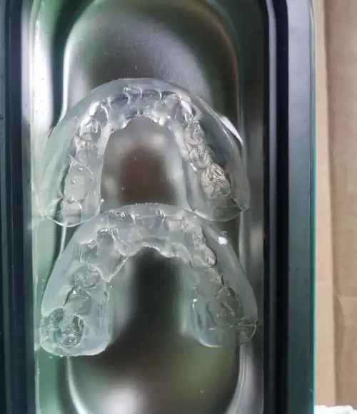 还有的是没规律的磨牙,一般不磨,突然有几天半夜就磨得咯吱咯吱响,就