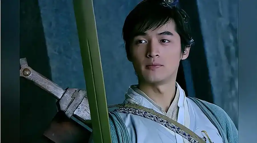 《仙剑奇侠传》播出之后,胡歌靠着李逍遥一角一夜爆火.