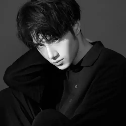 三色堇儿黑白男头二传注明 喜收藏/禁盗