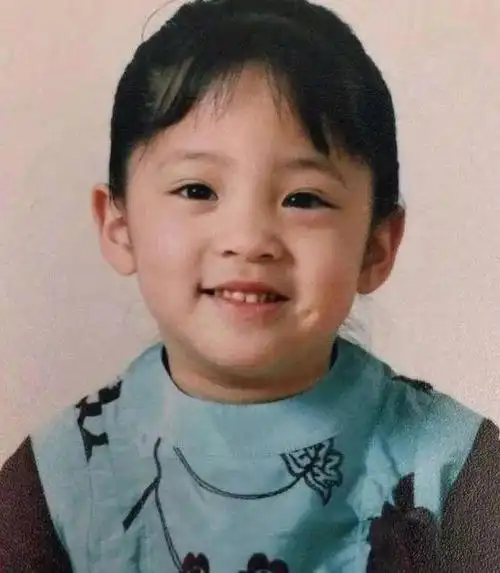 从小就很有灵气看出来这是鹿晗了吗杨幂小时候这大眼睛太喜欢人了看出