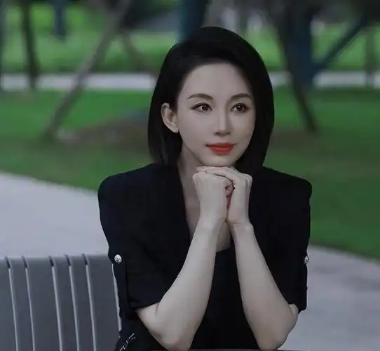 "九球天后"潘晓婷:40岁身价8亿,身材傲人却单身,现状如何?