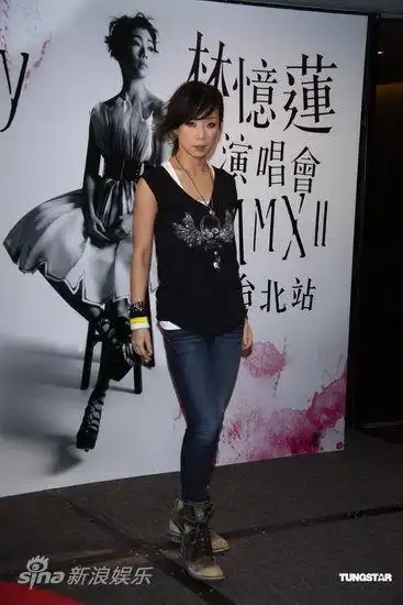 图文林忆莲开唱林忆莲亮相