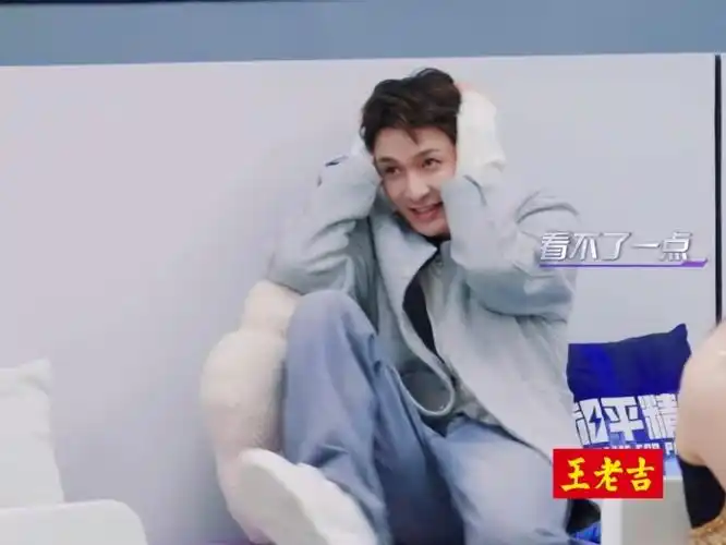 张艺兴超话#张艺兴百分百出品#  小羊宝宝看自己的归零路演看害羞了