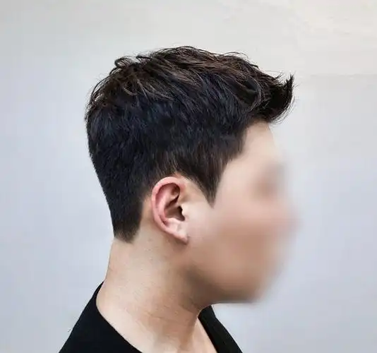 短刘海上扬露额头短发发型商务男短发图片