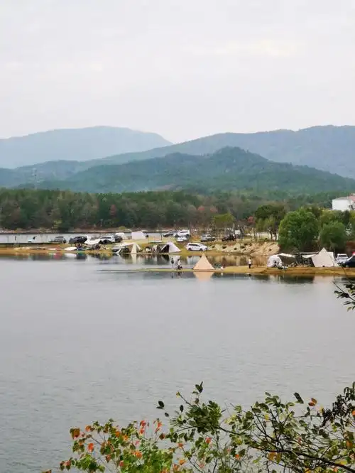 武汉露营丨木兰月亮湖营地秋色