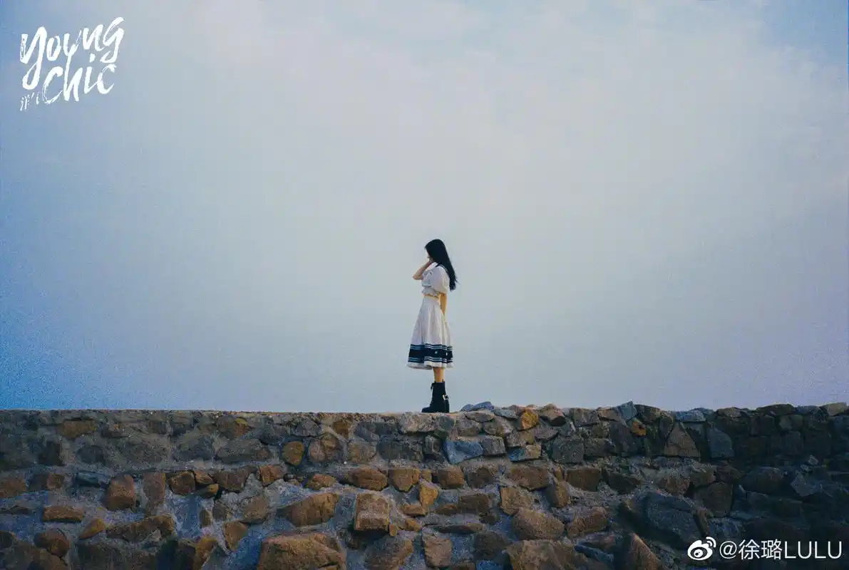 徐璐晒海边水手服大片,清纯漂亮似女学生,氛围感拉满!_少女