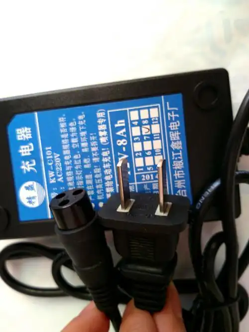 定制适用园林农用电动喷雾器打药机圆头电动充电器12v圆孔充电器 圆头