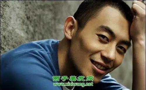 朱亚文寸头发型徒刑 示范男生帅气寸头发型如何扎