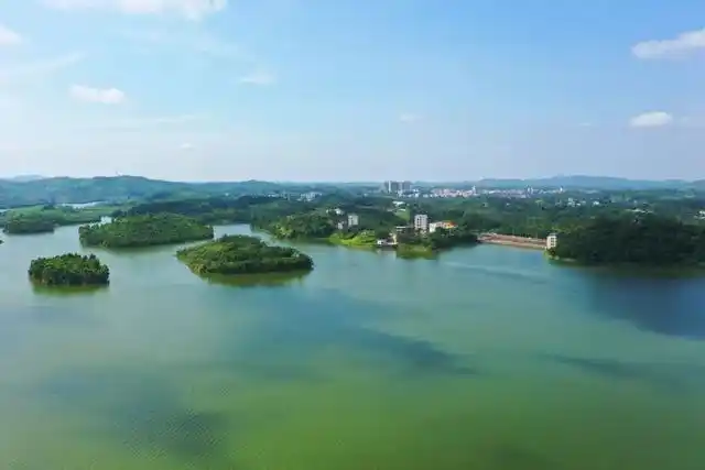 鹤地水库风景区