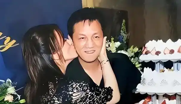 上海前首富周正毅:入狱后嫌太热给牢房装空调,服刑期间净赚30亿